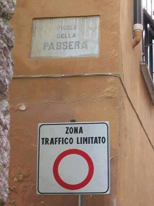Foto Divertente: Segnale di traffico limitato