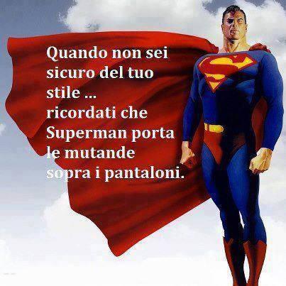 Superman e le mutande sopra i pantaloni