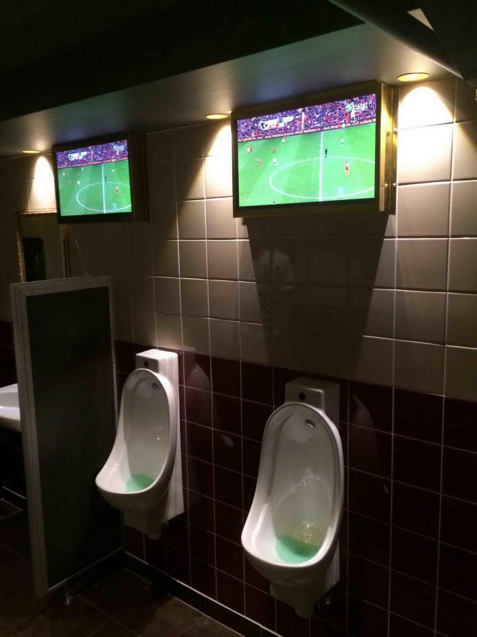 Foto Divertente: Toilette con televisore