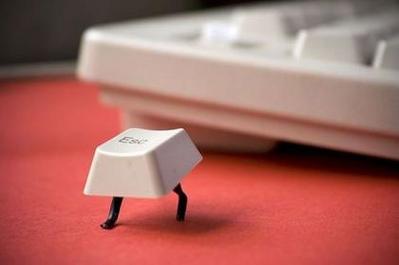 Tasto esc che esce dalla tastiera
