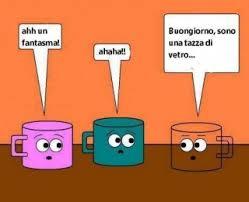 Foto Divertente: Dialogo tra due tazzine di porcellana e una di vetro
