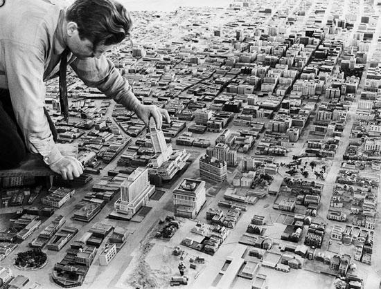 Foto Divertente: Uomo che ha costruito città in miniatura 
