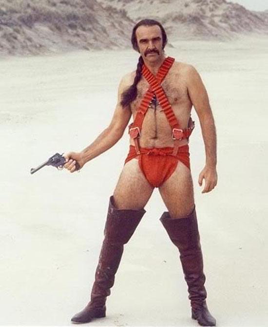 Sean Connery sexy in mutande e stivaloni