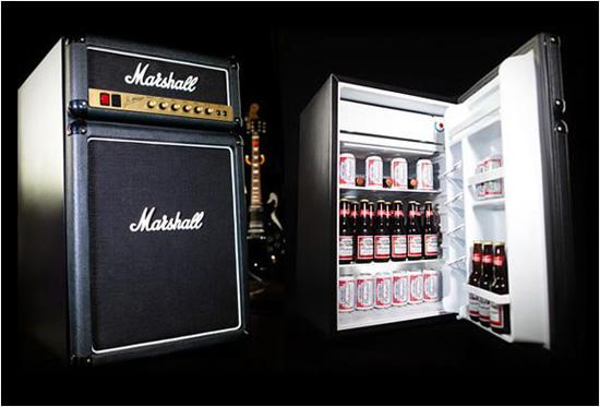 Foto Divertente: Frigorifero a forma di amplificatore Marshall