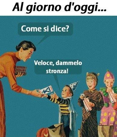 Foto Divertente: Signora generosa e bambino che ringrazia