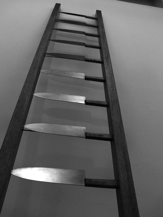 Scala con coltelli al posto dei pioli