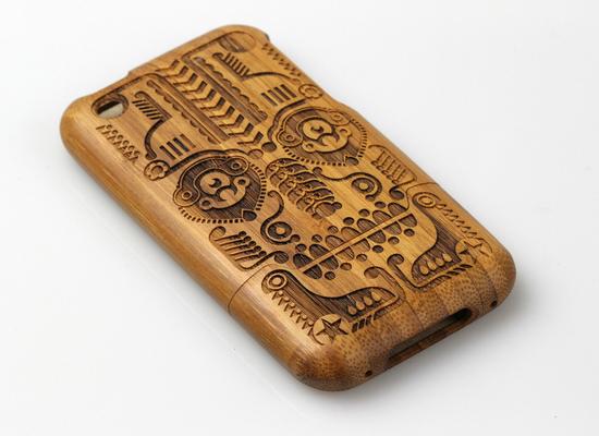 Foto Divertente: Custodia Iphone di legno a forma di totem