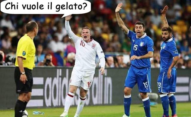 Foto Divertente: Arbitro che chiede chi vuole un gelato ai calciatori