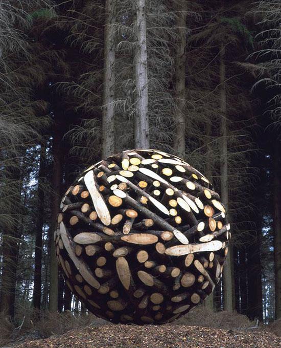 Foto Divertente: Sfera fatta con legna 