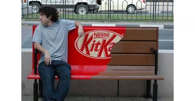 Foto Divertente: Panchina a forma di Kit kat