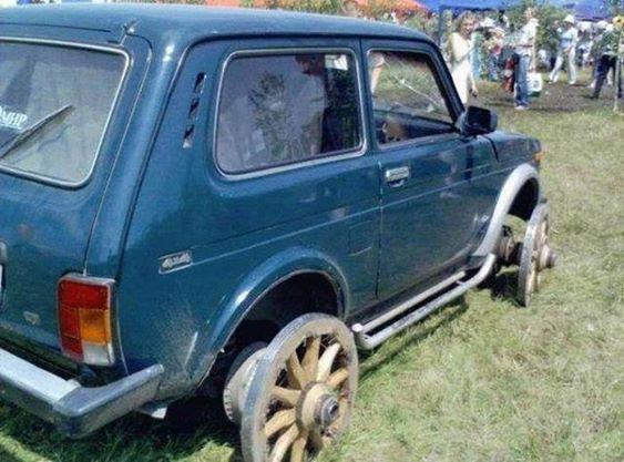 Auto con ruote di carro