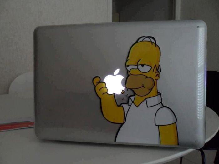 Foto Divertente: Immagine di Bart Simpson sul monitor di un Apple