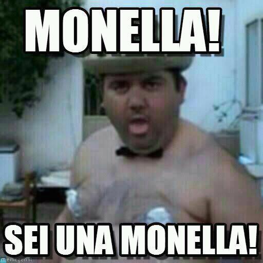 Uomo obeso che fa la linguaccia