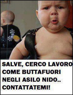 Foto Divertente: Bambino vestito da buttafuori