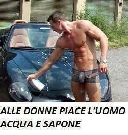 Uomo acqua e sapone
