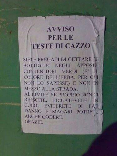 Foto Divertente: Avviso per la raccolta delle bottiglie di vetro