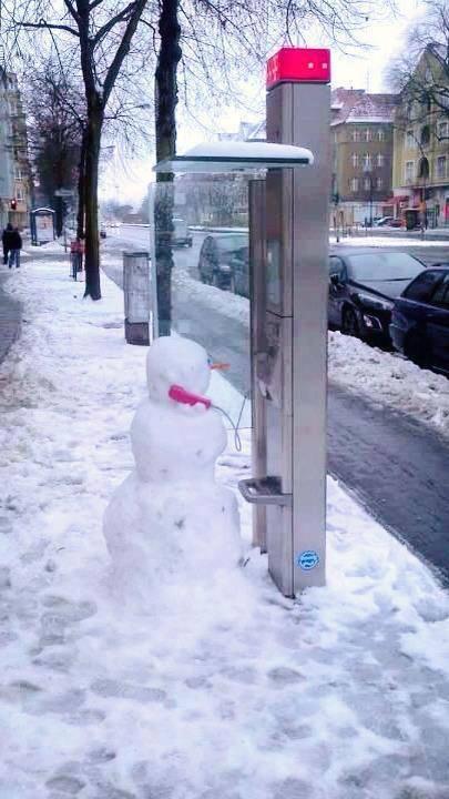 Foto Divertente: Pupazzo di neve al telefono