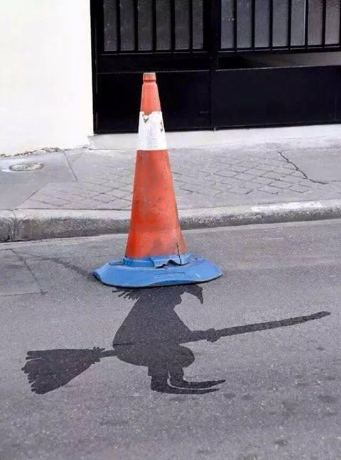 Birillo usato come cappello della befana