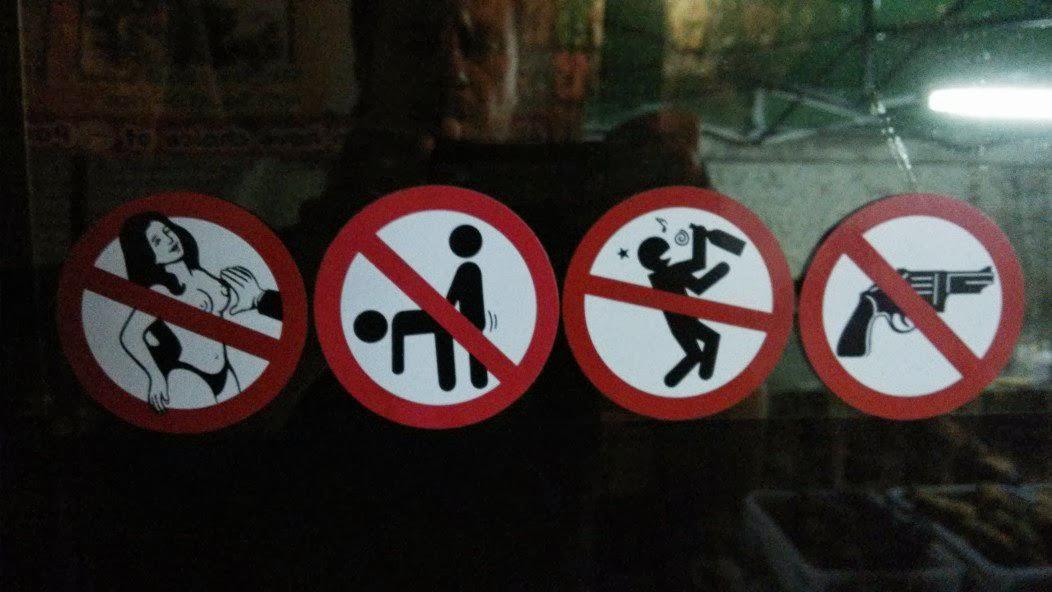 Divieti assoluti in un locale