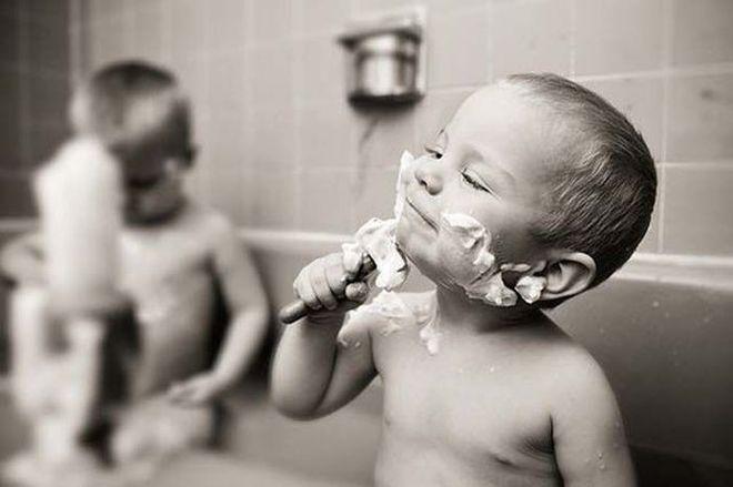 Foto Divertente: Bambino con rasoio