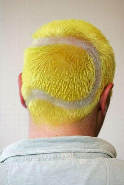 Foto Divertente: Ragazzo con capelli tagliati come una pallina da tennis