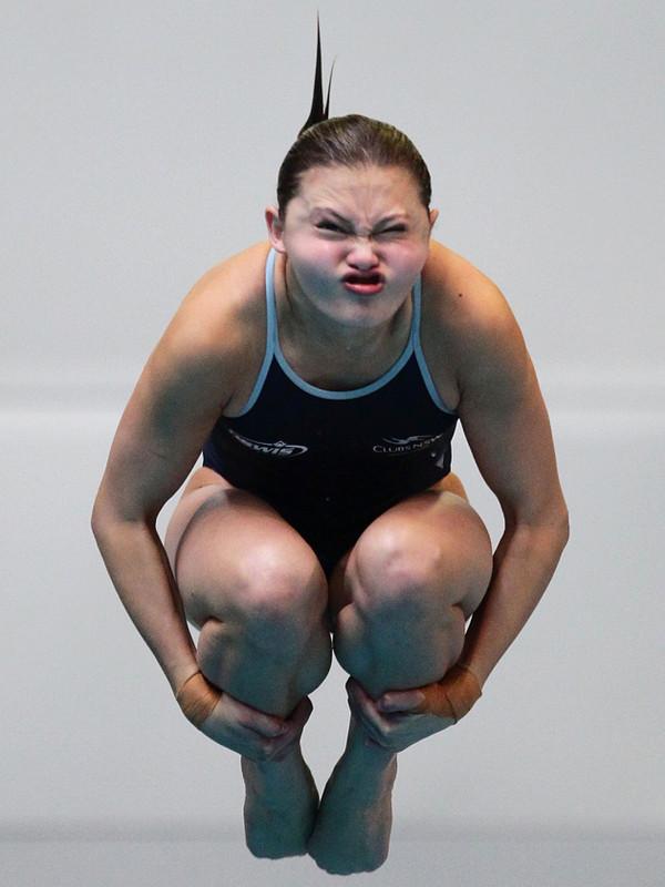 Foto Divertente: Ragazza che fa una smorfia durante l'allenamento