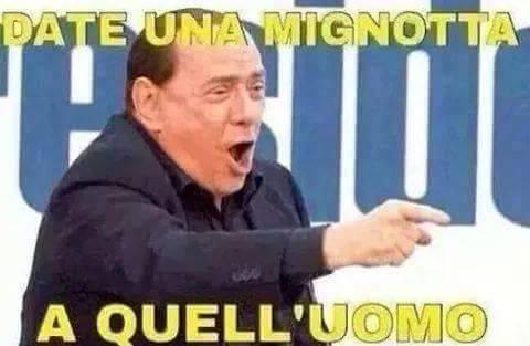 Foto Divertente: Berlusconi che punta il dito e urla