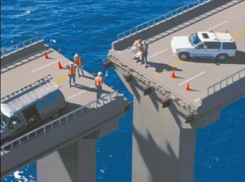 Operai su estremità di un ponte spezzato