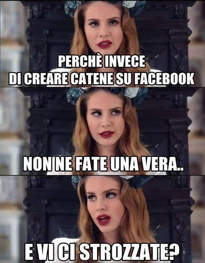Foto Divertente: Donna che parla della catena su facebook