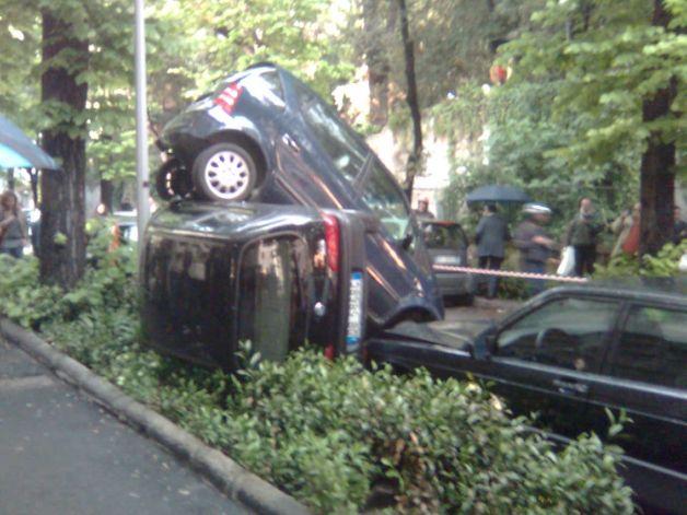 Auto accatastate fuori strada