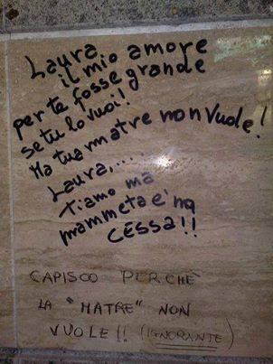 Foto Divertente: Botta e risposta su parete bagno 