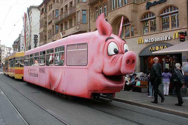 Foto Divertente: Tram a forma di maiale