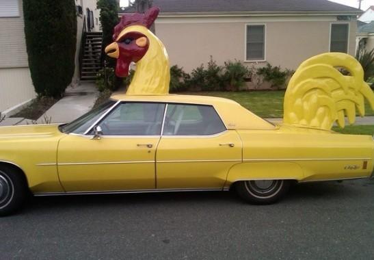 Foto Divertente: Auto a forma di gallo
