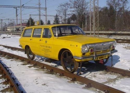 Foto Divertente: Auto su rotaie