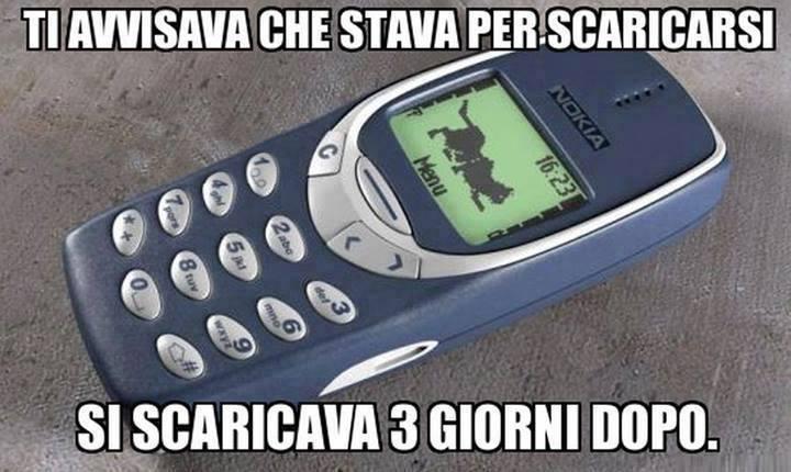 Foto Divertente: Il vecchio cellulare nokia che non si scaricava mai