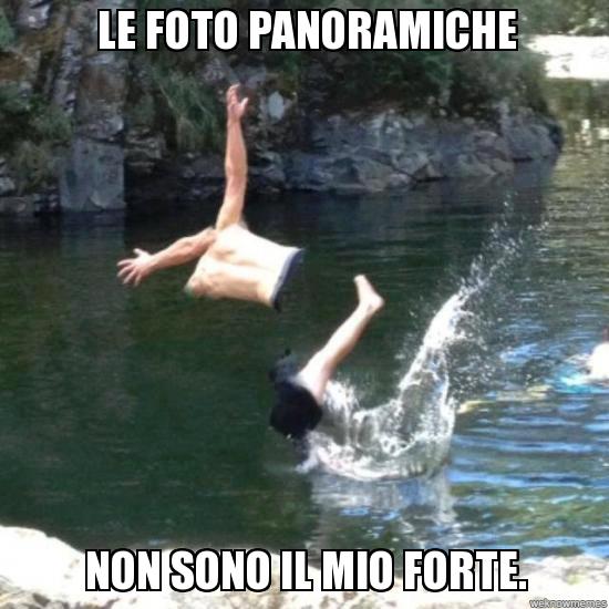 Pezzi di un uomo che cadono in acqua
