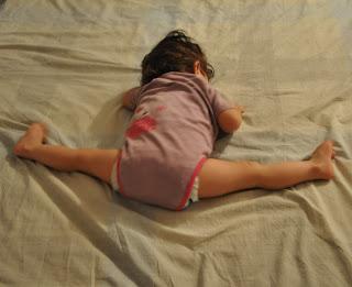 Foto Divertente: Bambino contorsionista
