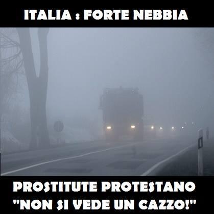 Foto Divertente: Nebbia per strada...le prostitute protestano