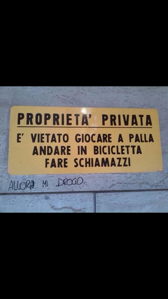 Commento ironico sotto cartello proprietà privata