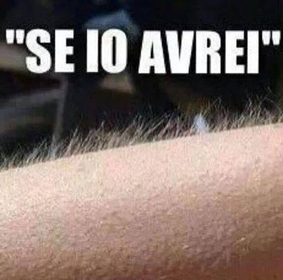 Foto Divertente: Un braccio con i peli ritti 