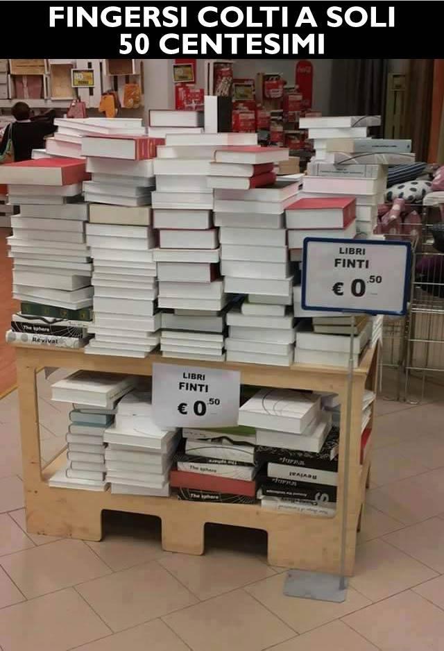 Foto Divertente: Libri finti venduti in libreria