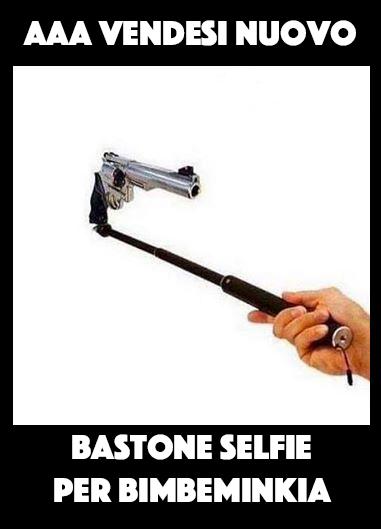 Foto Divertente: Asta per selfie utilizzata con pistola