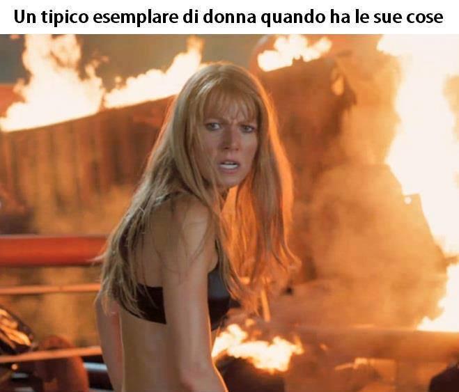 Foto Divertente: Donna con sguardo cattivo durante il ciclo