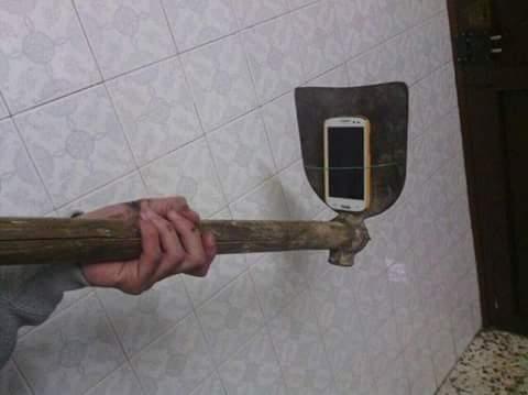 Asta per selfie fatta con zappa