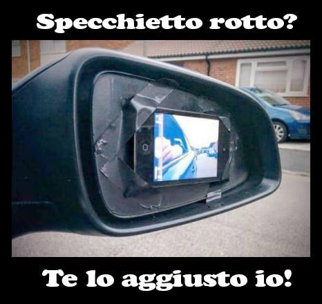 Iphone usato come specchietto retrovisore
