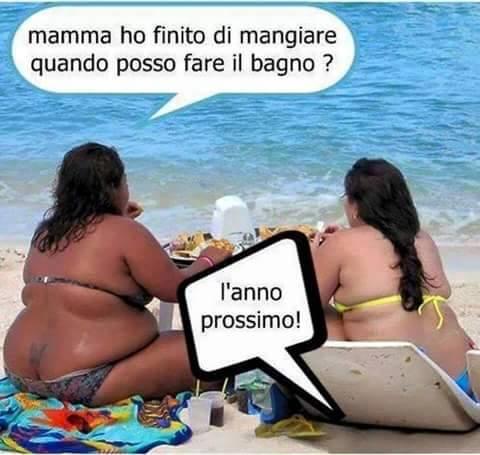 Foto Divertente: Figlia in spiaggia che chiede quando potrà fare il bagno