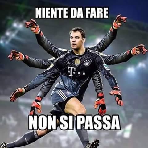 Portiere con tante braccia