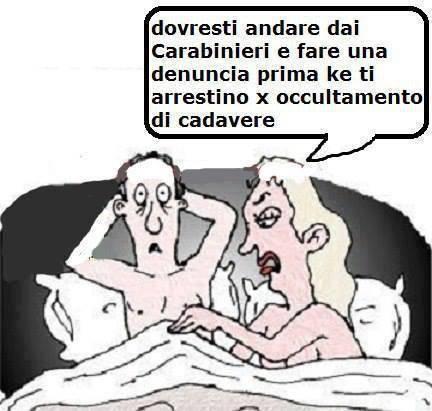 Foto Divertente: Uomo e donna a letto che guardano sotto il lenzuolo!