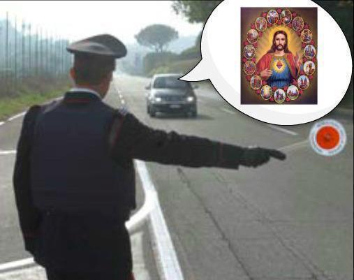 Foto Divertente: Carabiniere che ferma auto e l'autista impreca