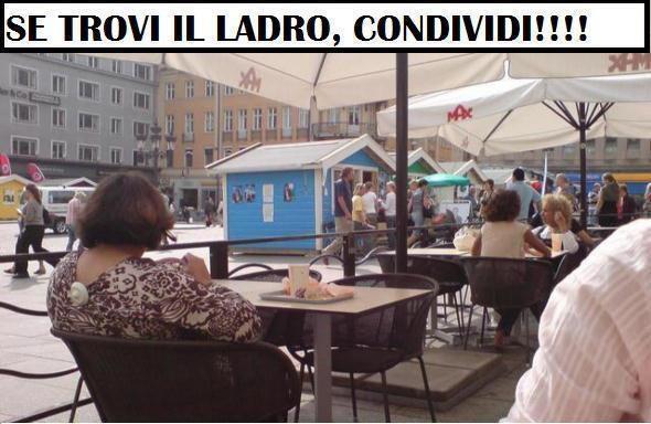 Foto Divertente: Donna con anti-taccheggio ancora attaccato alla maglia
